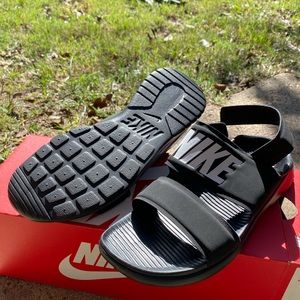 Womens nike tanjun sandal. Never worn